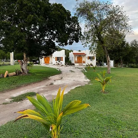 Azteca Villas Treasure Beach Exterior photo